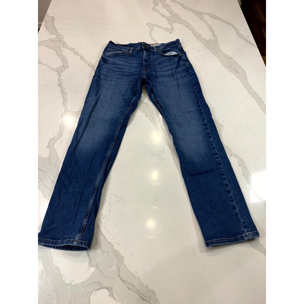 Wrangler Athletic Fit Jeans Mens 32x30 Blue Denim Cotton Stretch Medium Wash